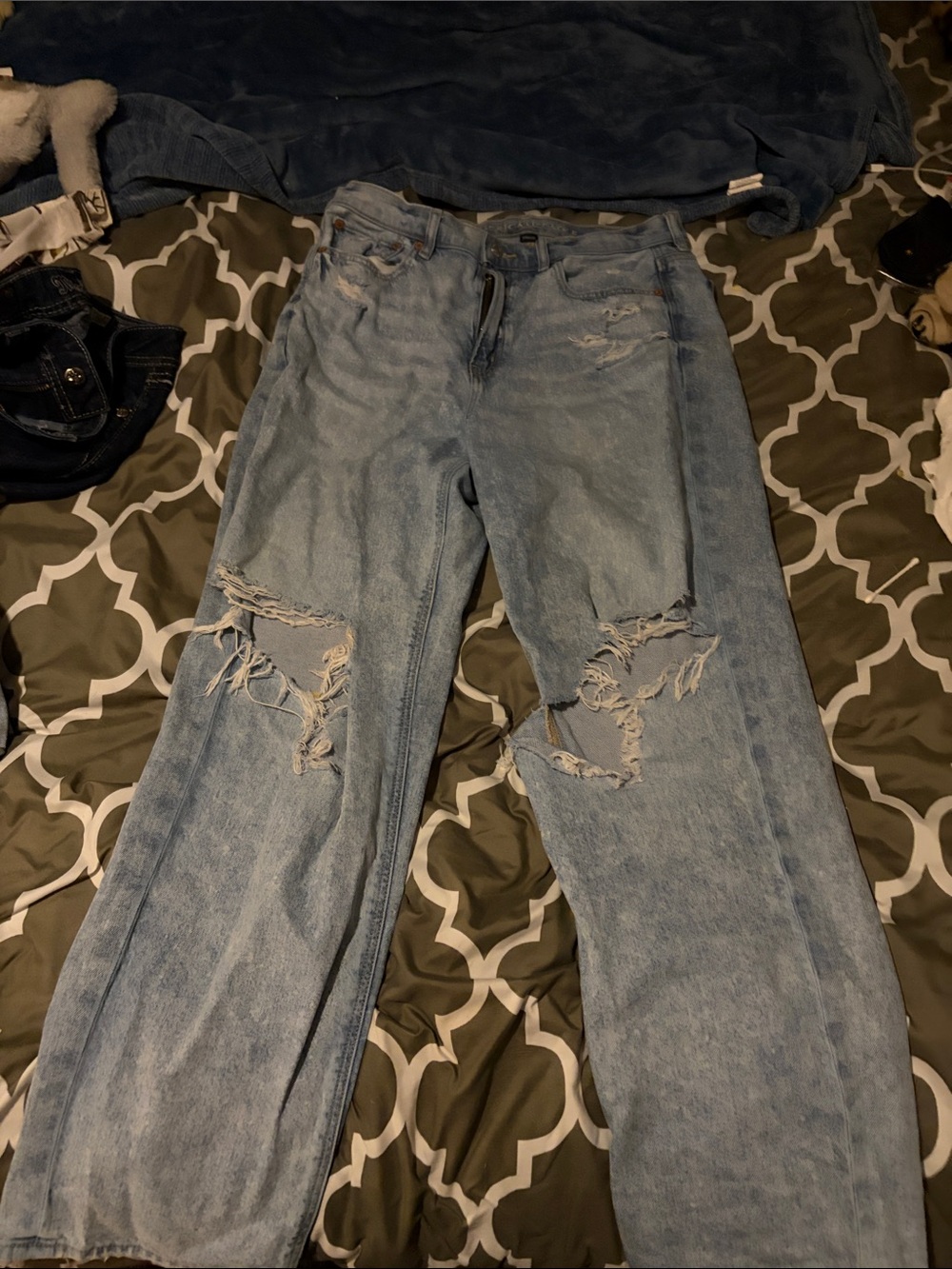 American Eagle Outfitters Light Blue Distressed Boyfriend Jeans
